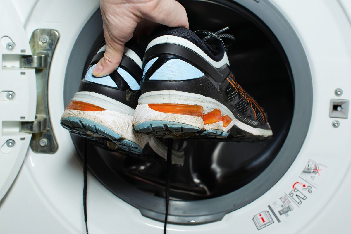 How To Wash Running Shoes?
